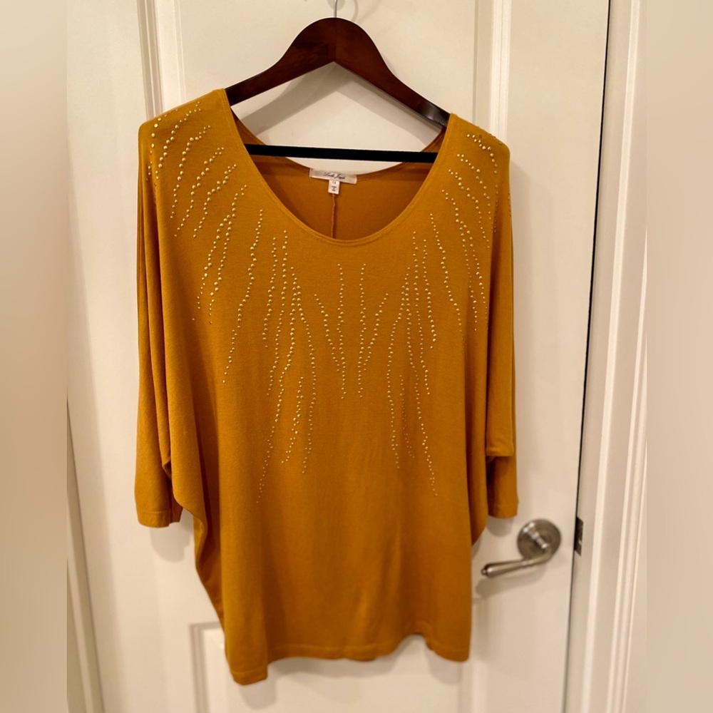 Laila Jayde Gold Dolman Sleeve Top with Gold Metal Details in Size 1X